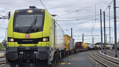 Tren de mercancías en vías 