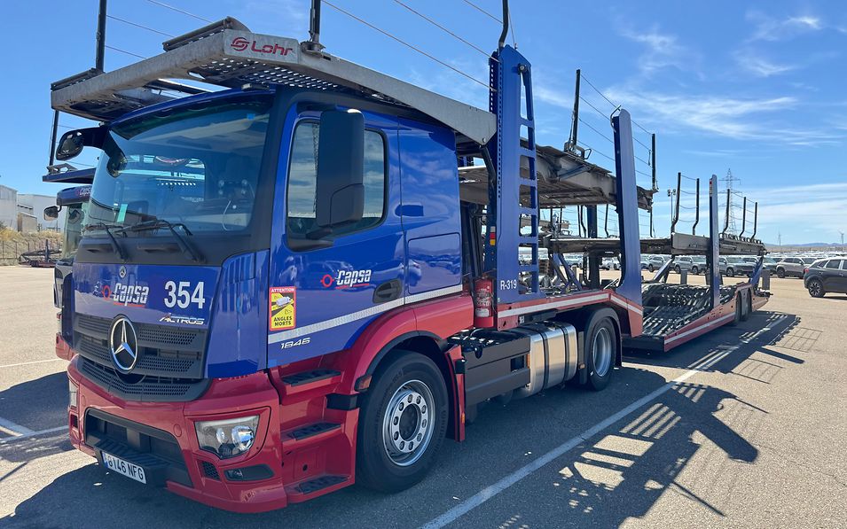 Camión portacoches vacío 